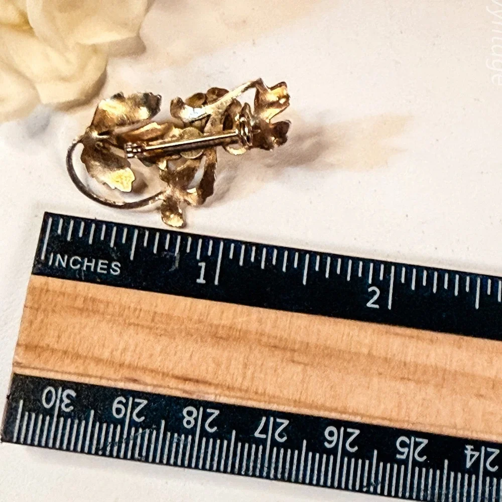 Gold Rose Brooch with Faux Stones‎